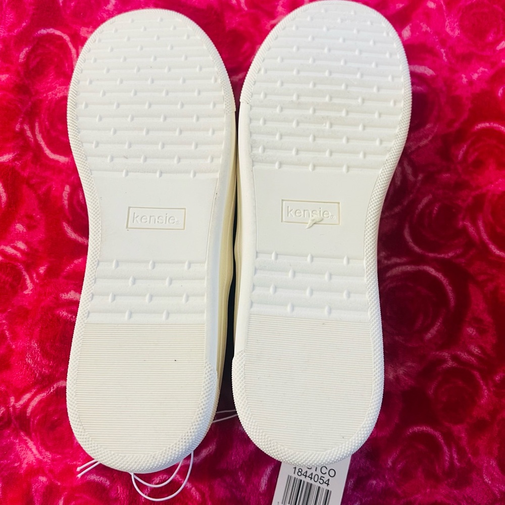 Kensie Women's Cream Slip-On Sneakers New size 8 - Picture 2 of 8